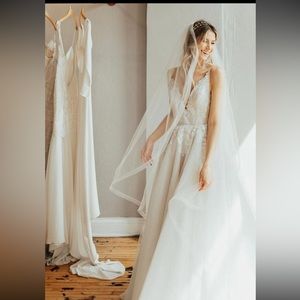 Brand new, chapel length horse hair trim wedding veil